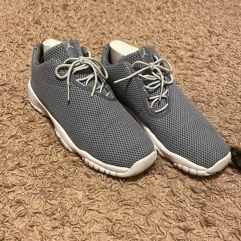 Grey kids Jordan Future Low BG